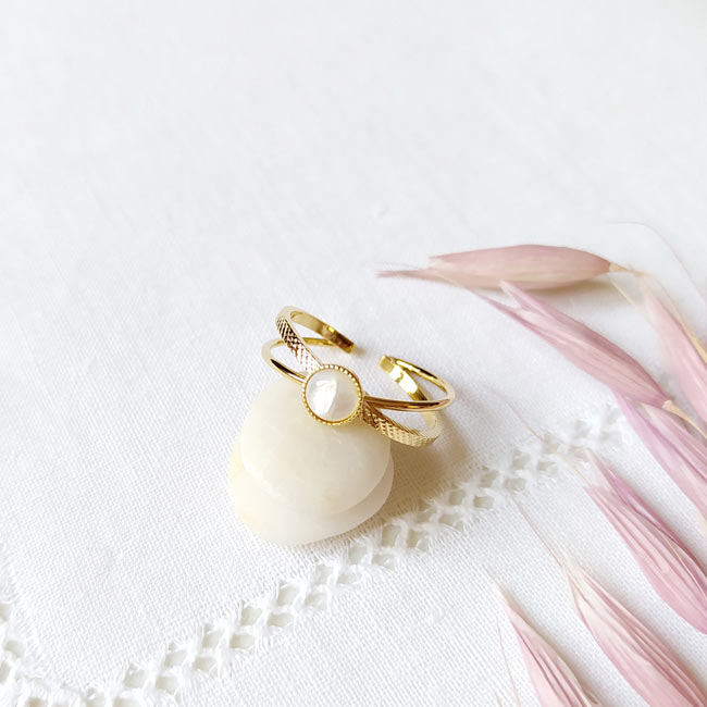 Customed-handmade-fashion-adjustable-gold-ring-for-women-with-white-gemstone-made-in-Paris