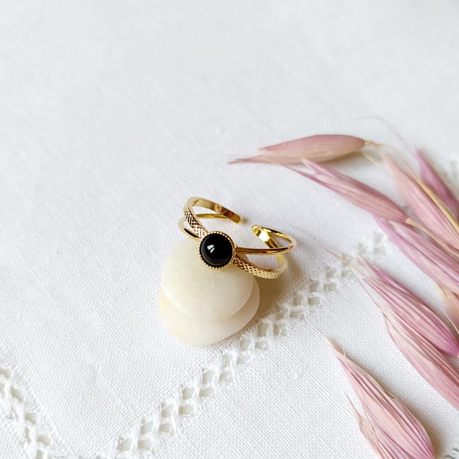 Customed-handmade-fashion-adjustable-gold-ring-for-women-with-black-gemstone-made-in-Paris