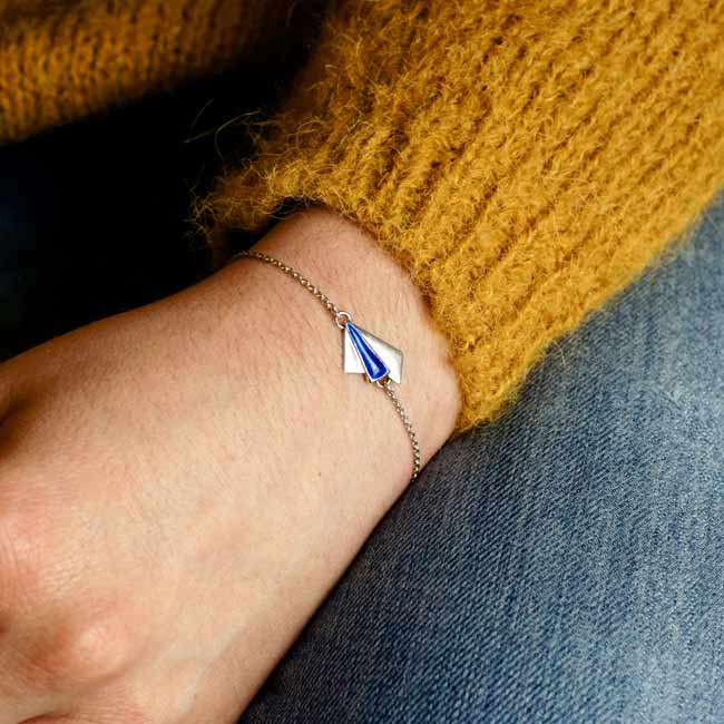 Bijoux-bracelet-réglable-de-créateur-fantaisie-fait-main-argenté-pour-femme-avec-email-bleu-marine-fait-en-France