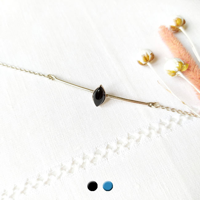 Bijoux-bracelet-réglable-fantaisie-de-créateur-argenté-pour-femme-avec-pierre-noir-fait-en-France