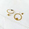 Bijoux-de-créateur-fantaisie-boucles-d-oreilles-or-fait-main-pour-femme-avec-cercle-et-email-bleu-fait-en-France