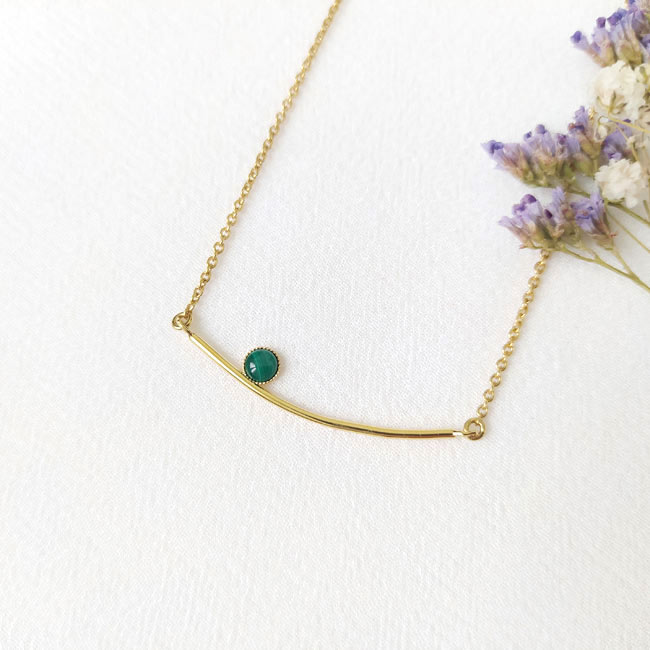 Handmade-gold-plated-short-necklace-for-women-with-a-green-gemstone-made-in-France