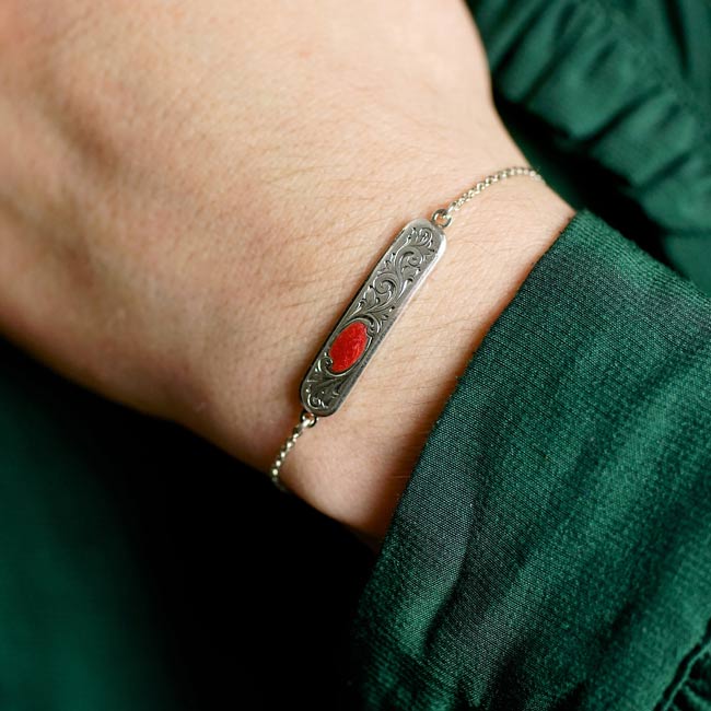 Bijoux-bracelet-réglable-de-créateur-fantaisie-fait-main-argenté-pour-femme-avec-email-prune-fait-en-France