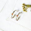 Boucles-d-oreilles-argenté-fait-main-fantaisie-de-créateur-pour-femme-avec-pierre-orange-à-Paris