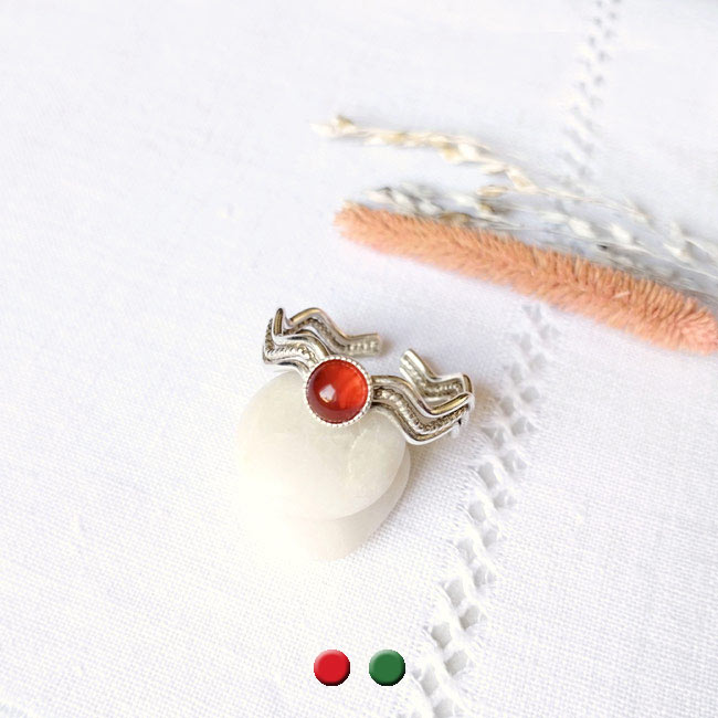 Customed-handmade-adjustable-silver-ring-for-woman-with-a-red-carnelian-gemstone-made-in-France