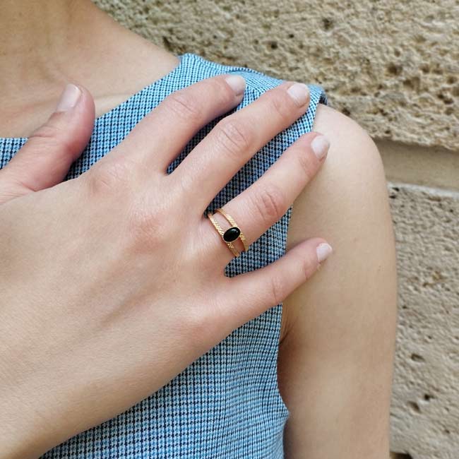 Handmade-fashion-customed-adjustable-gold-ring-for-women-with-black-gemstone-made-in-France