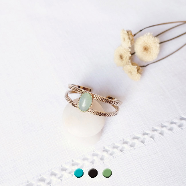 Handmade-fashion-customed-adjustable-gold-ring-for-women-with-green-gemstone-made-in-France