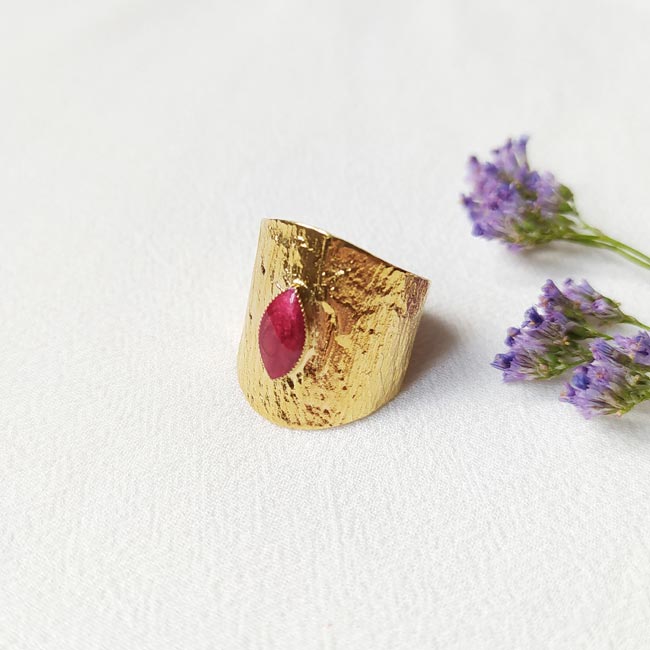 Handmade-customed-adjustable-gold-ring-for-women-with-plum-enamel-made-in-France