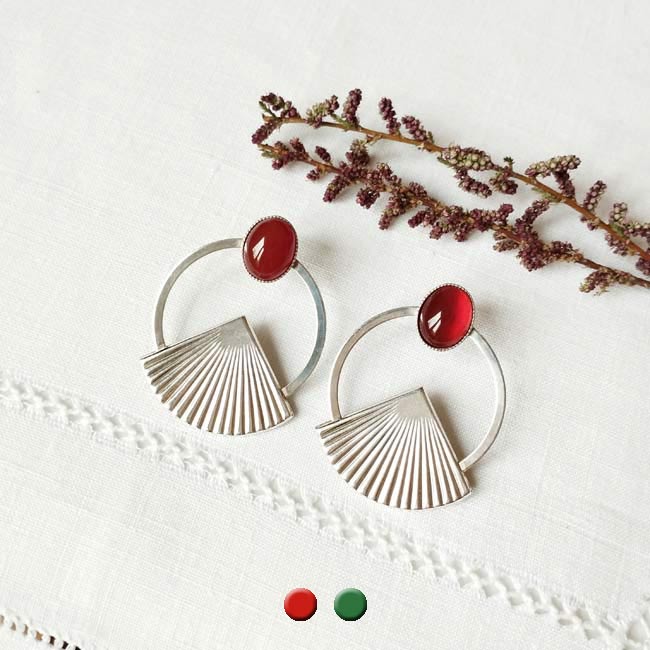 Handmade-customed-fashion-silver-earrings-for-woman-with-red-carnelian-gemstones-made-in-France