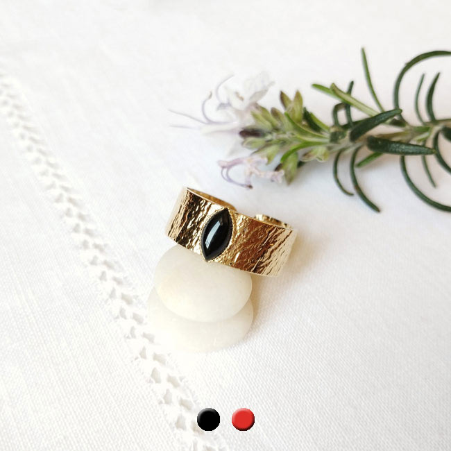 Customed-fashion-handmade-adjustable-gold-ring-for-women-with-black-agate-gemstone-in-France