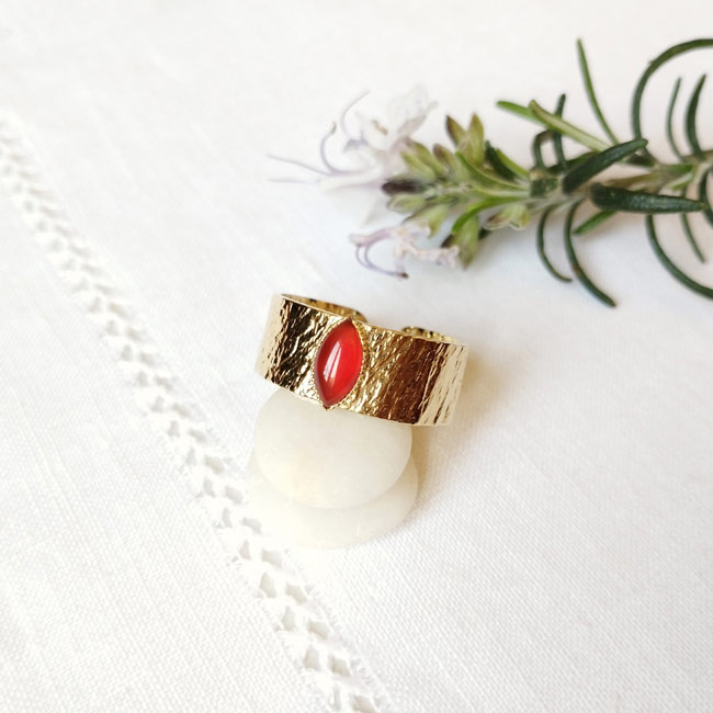 Customed-fashion-handmade-adjustable-gold-ring-for-women-with-red-carnelian-gemstone-in-France
