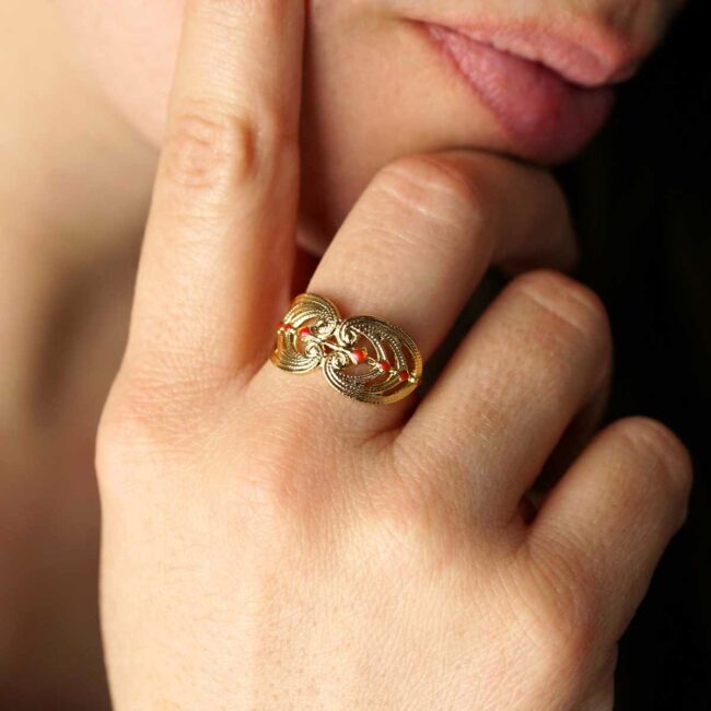 Fashion-customed-handmade-gold-adjustable-ring-for-women-with-rouge-plum-enamel-in-France