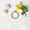 Bague-réglable-fantaisie-de-créateur-or-pour-femme-avec-une-pierre-naturelle-fabrication-artisanal-en-France