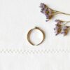 Bague-réglable-doré-fantaisie-de-créateur-pour-femme-avec-une-pierre-naturelle-fabrication-artisanal-fait-main-en-France