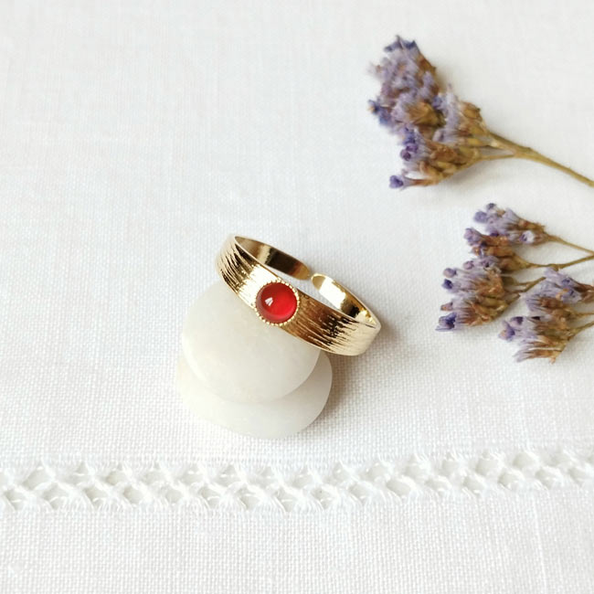 Customed-fashion-handmade-adjustable-gold-ring-for-women-with-red-carnelian-gemstone-in-France