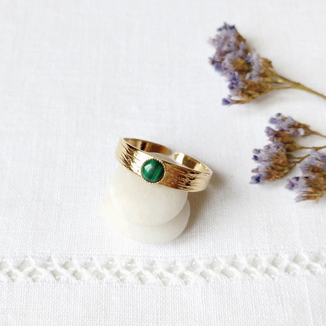 Customed-fashion-handmade-adjustable-gold-ring-for-women-with-green-malachite-gemstone-in-France