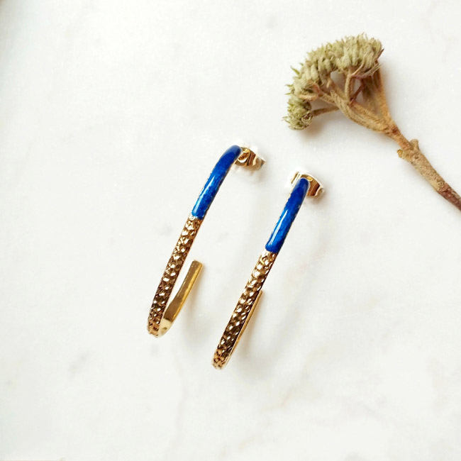 Customed-handmade-fashion-pendant-gold-earrings-for-women-with-blue-enamel-in-Paris