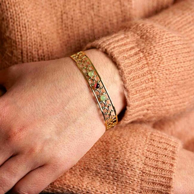 Handmade-customed-fashion-adjustable-gold-bangle-bracelet-for-women-with-green-gemstone-made-in-France