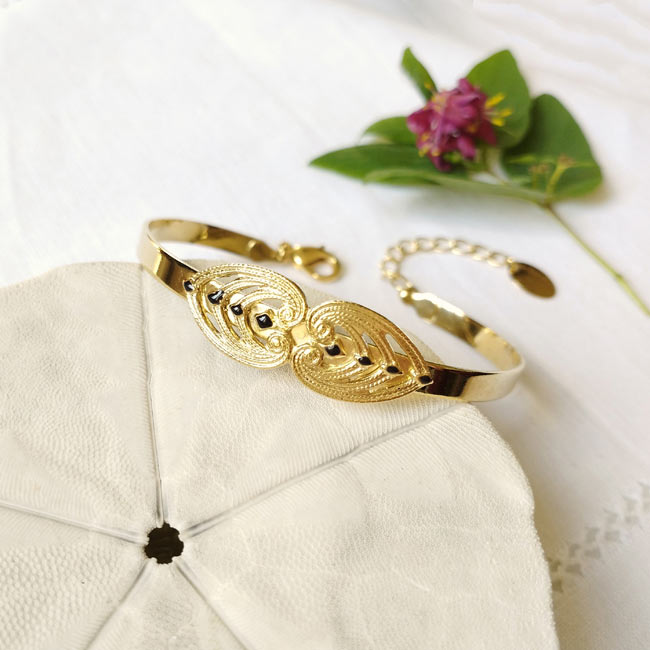 Customed-fashion-handmade-gold-adjustable-bangle-bracelet-for-women-with-black-enamel-made-in-France
