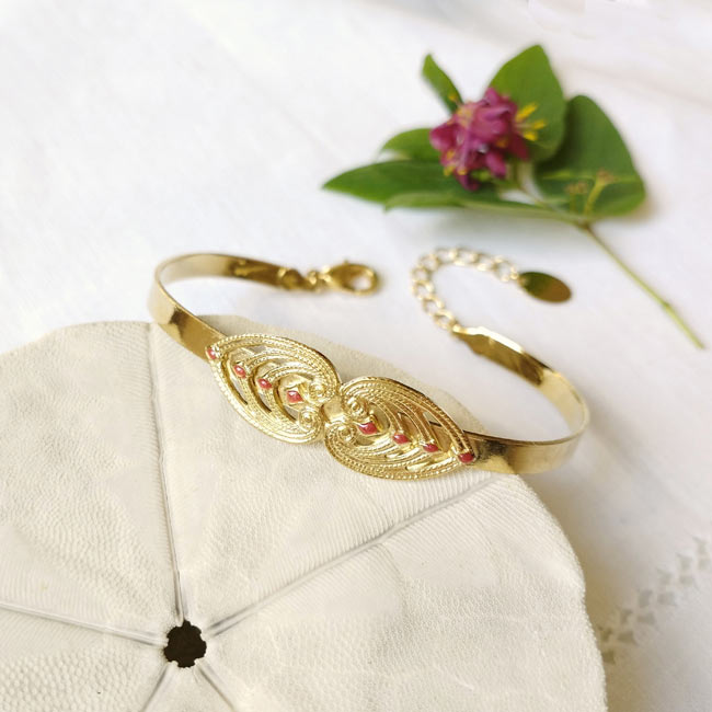 Customed-fashion-handmade-gold-adjustable-bangle-bracelet-for-women-with-plum-enamel-made-in-France