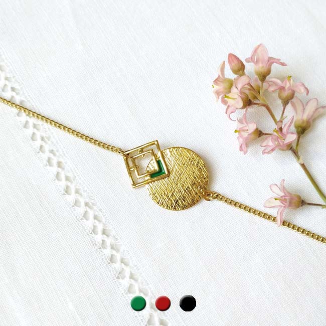 Fashion-customed-handmade-gold-adjustable-bracelet-for-woman-with-green-enamel-in-France