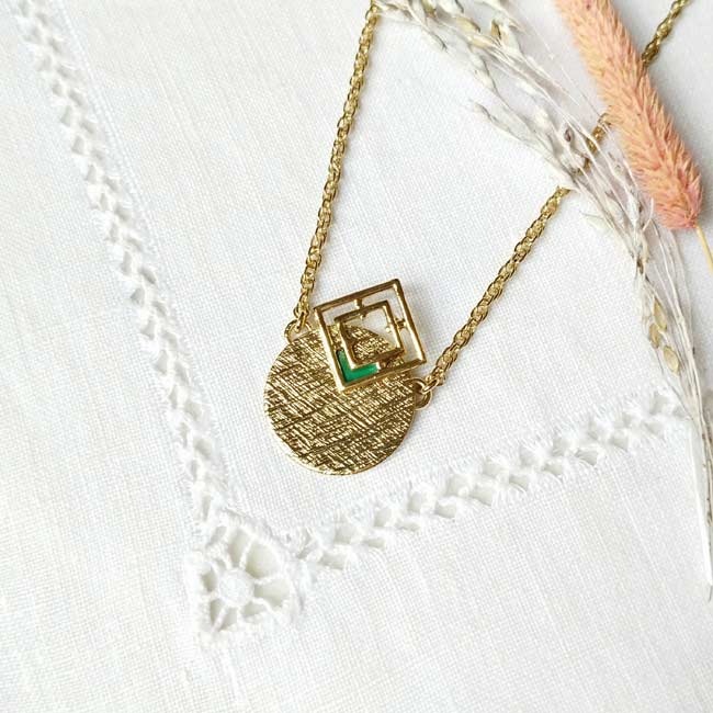 Customed-fashion-handmade-gold-adjustable-short-necklace-for-women-with-green-enamel-in-France