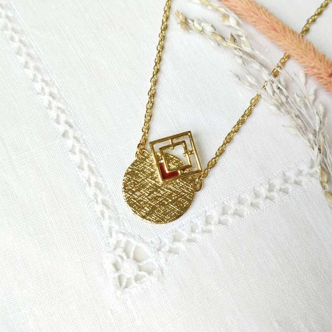 Customed-fashion-handmade-gold-adjustable-short-necklace-for-women-with-red-enamel-in-France