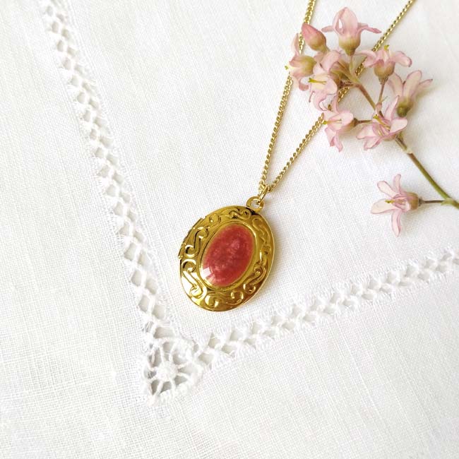 Fashion-customed-handmade-adjustable-gold-long-necklace-for-women-with-red-enamel-in-France