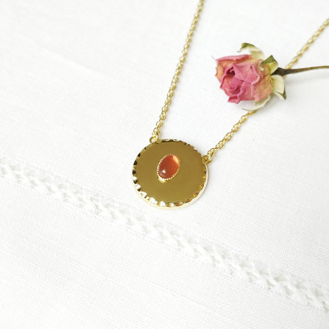 Customed-fashion-handmade-adjustable-gold-necklace-for-women-with-red-carnelian-gemstone-in-France