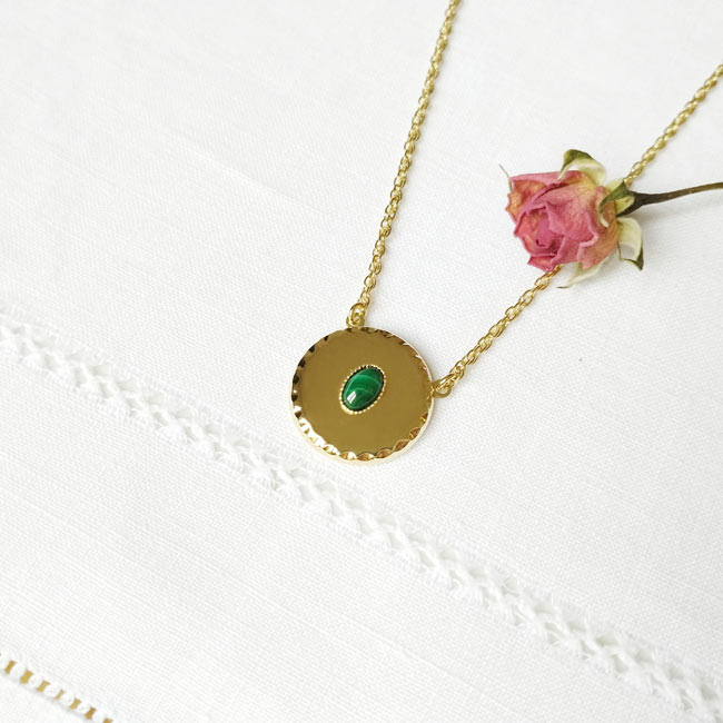 Customed-fashion-handmade-adjustable-gold-necklace-for-women-with-green-malachite-gemstone-in-France