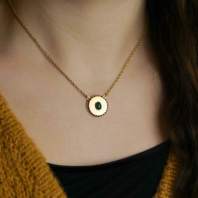 Collier-réglable-fantaisie-de-créateur-doré-pour-femme-artisanale-fait-main-avec-pierre-naturelle-en-malachite-vert-à-Paris