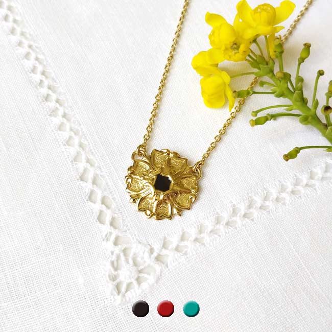 Handmade-customed-fashion-gold-adjustable-short-necklace-with-black-enamel-in-France