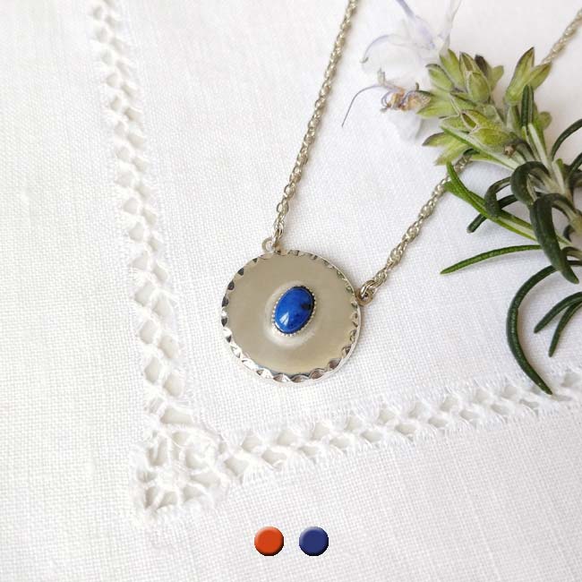 Fashion-handmade-customed-adjustable-silver-necklace-for-woman-with-a-navy-blue-gemstone-in-France