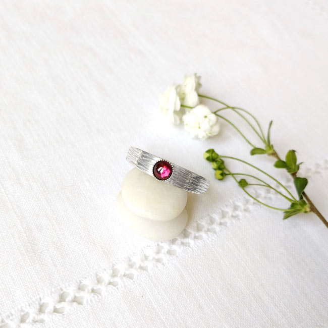 Customed-fashion-handmade-silver-adjustable-ring-for-woman-with-plum-garnet-gemstone-in-France
