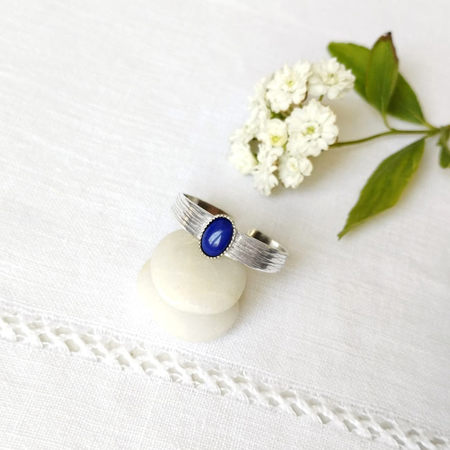 Customed-handmade-fashion-silver-adjustable-ring-for-woman-with-a-navy-blue-gemstone-in-France