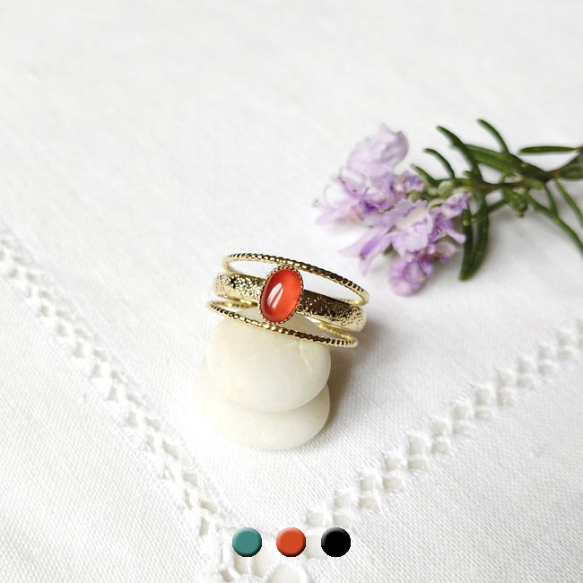 Bague-fantaisie-de-créateur-or-réglable-pour-femme-avec-pierre-naturelle-en-cornaline-rouge-orange-fabrication-artisanale-fait-main-en-France