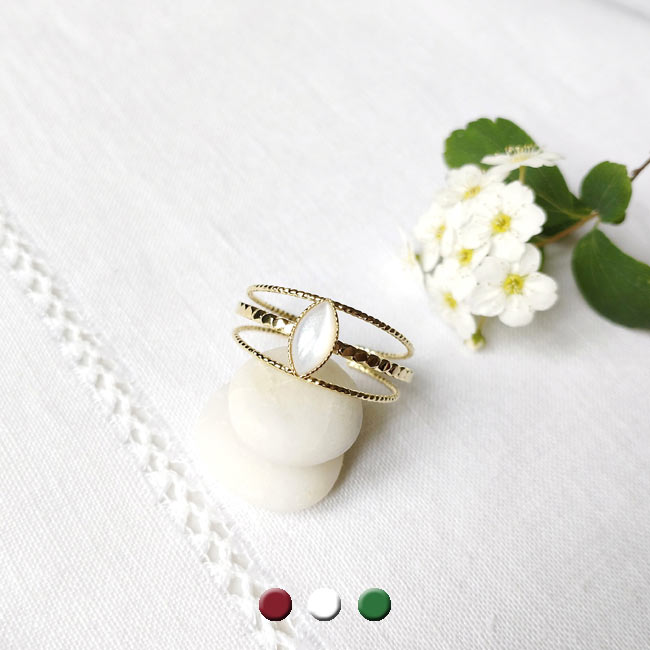 Handmade-fashion-customed-gold-adjustable-ring-for-woman-with-a-white-mother-of-pearl-gemstone-in-France