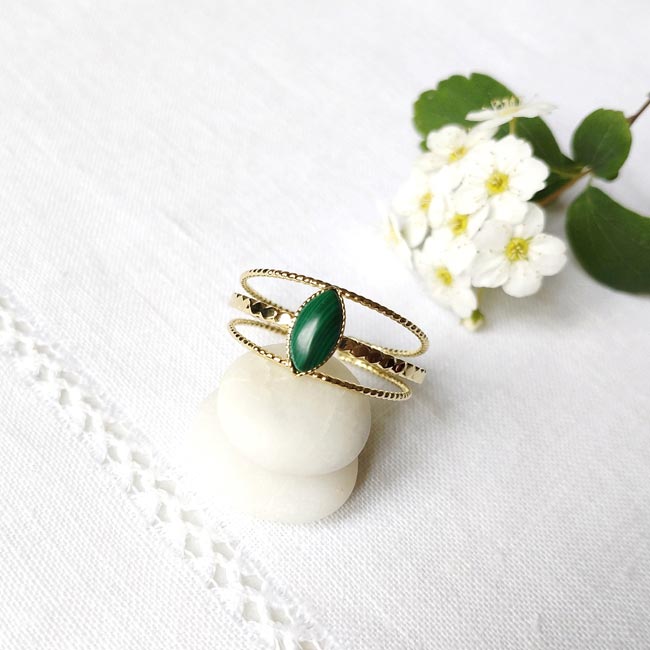 Handmade-fashion-customed-gold-adjustable-ring-for-woman-with-a-green-malachite-gemstone-in-France