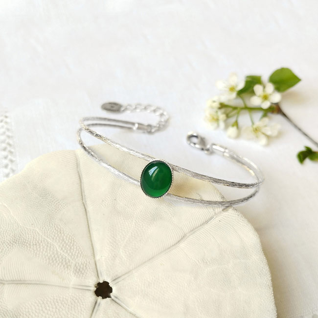 Bracelet-jonc-plaqué-argent-réglable-pour-femme-de-créateur-fantaisie-fabrication-artisanale-avec-pierre-en-agate-verte-en-France