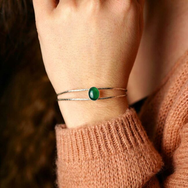Bracelet-jonc-plaqué-argent-réglable-pour-femme-de-créateur-fantaisie-fabrication-artisanale-avec-pierre-en-agate-verte-à-Paris