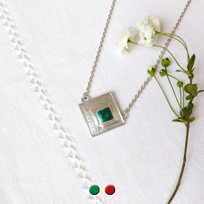 Customed-fashion-handmade-silver-adjustable-short-necklace-for-woman-with-green-enamel-in-France