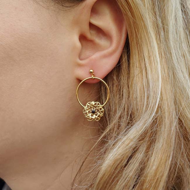 Handmade-fashion-customed-dangling-gold-earrings-for-woman-with-black-enamel-in-Paris