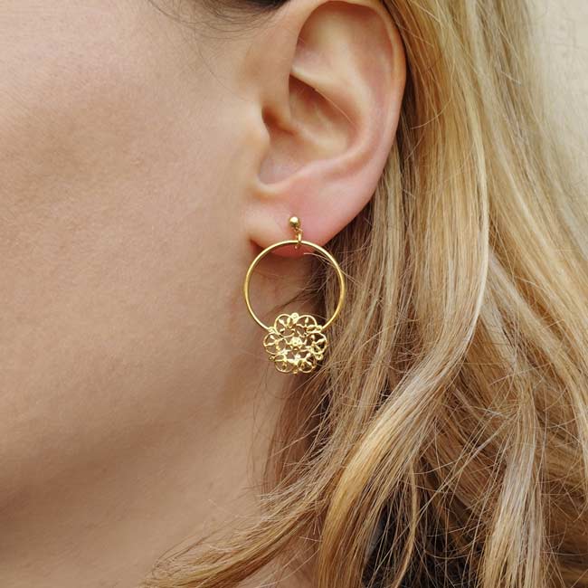 Customed-handmade-fashion-gold-pendant-earrings-for-woman-with-a-flower-made-in-Paris