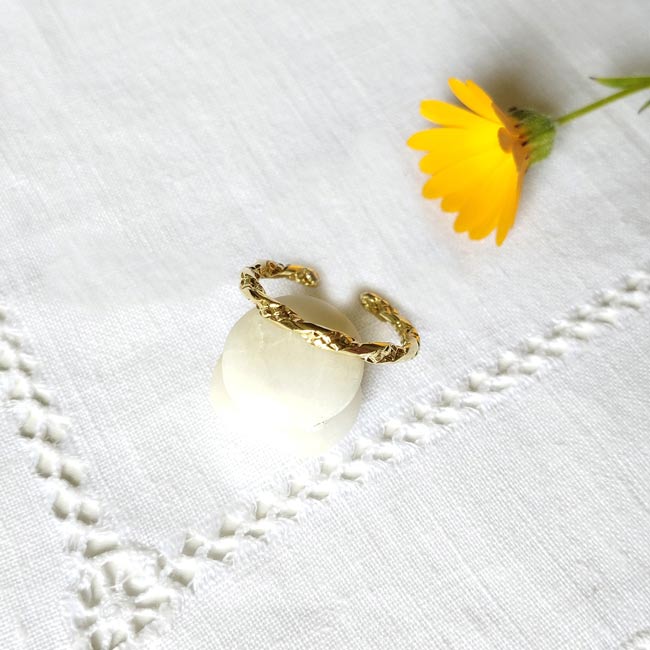 Bague-réglable-de-créateur-fantaisie-anneau-torsadé-or-pour-femme-artisanal-fait-main-en-France-Gironde-vente-en-ligne