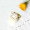 Bague-réglable-de-créateur-fantaisie-artisanal-or-pour-femme-avec-perle-en-céramique-mauve-fait-main-en-Gironde-France