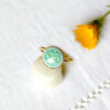 Bague-réglable-de-créateur-fantaisie-artisanal-or-pour-femme-avec-perle-en-céramique-vert-fait-main-en-Gironde-France