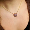 Collier-de-créateur-fantaisie-artisanal-doré-pour-femme-avec-email-bleu-fait-main-en-Gironde-France