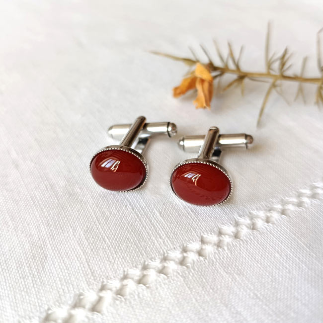 Accessoires-pour-homme-boutons-de-manchette-argentés-avec-pierre-rouge-en-cornaline-fait-main-en-Gironde